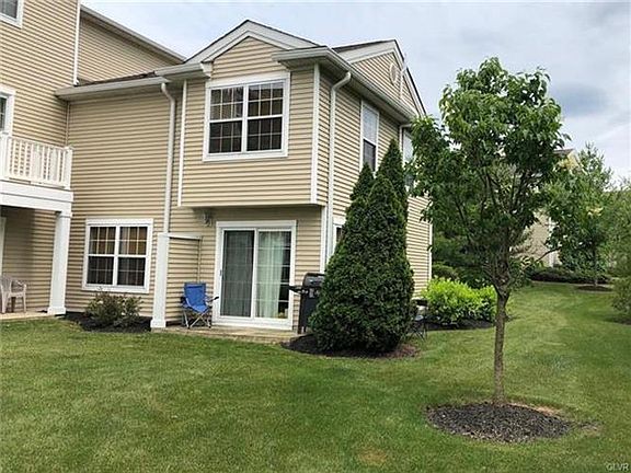 3rd image of 872 Nittany Ct