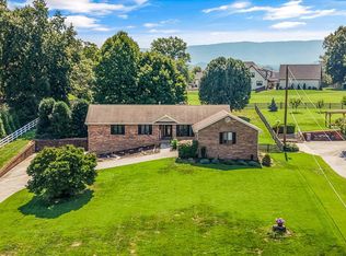 2112 Carpenters Grade Rd, Maryville, TN 37803