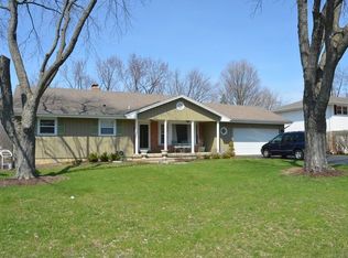 27W226 Fleming Dr, Winfield, IL 60190