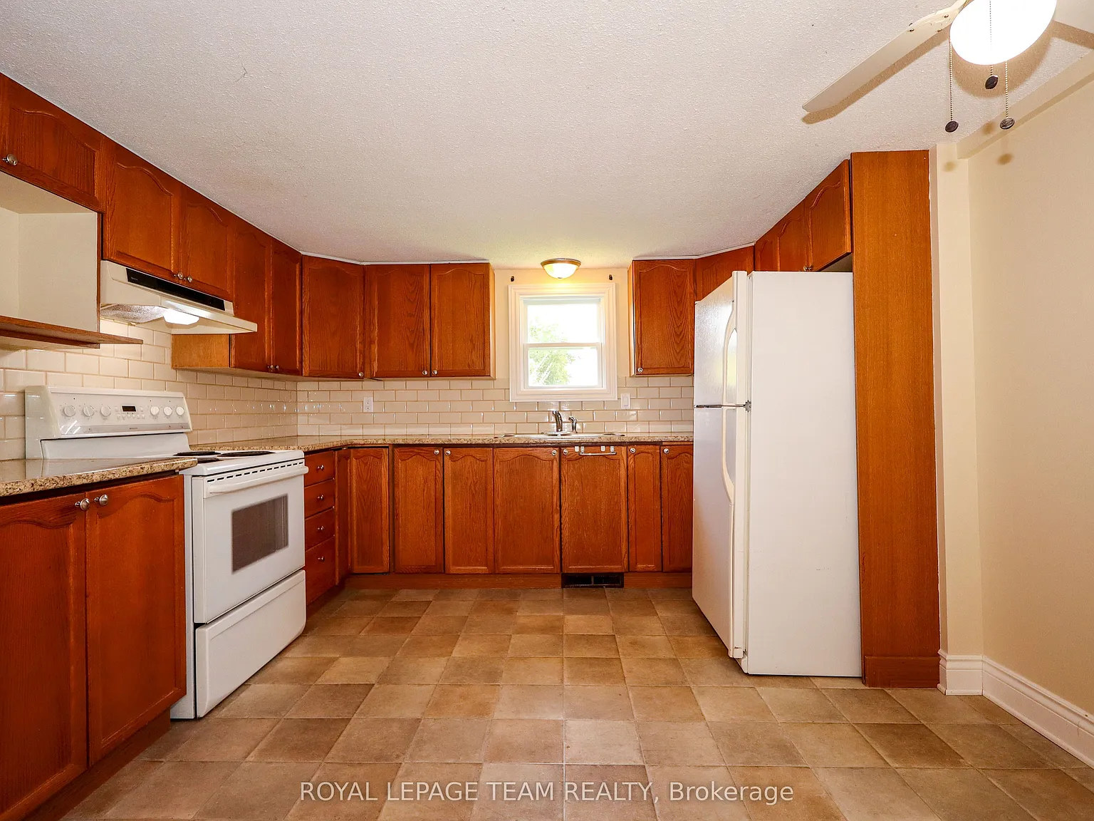3 bed, $2,200 — Photo 3