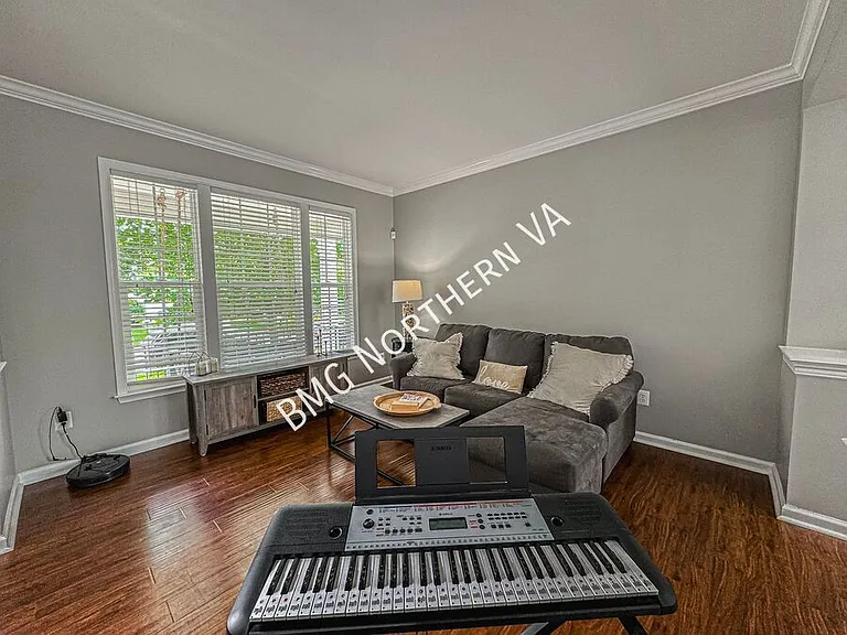 8930 Kingbird Ct — Photo 6