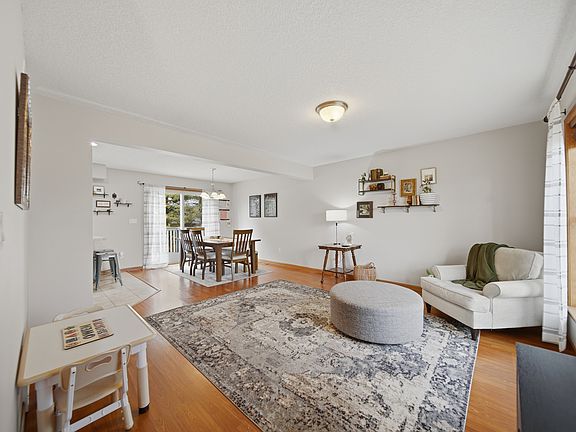 4th image of 1645 Sir Lawrence Ln