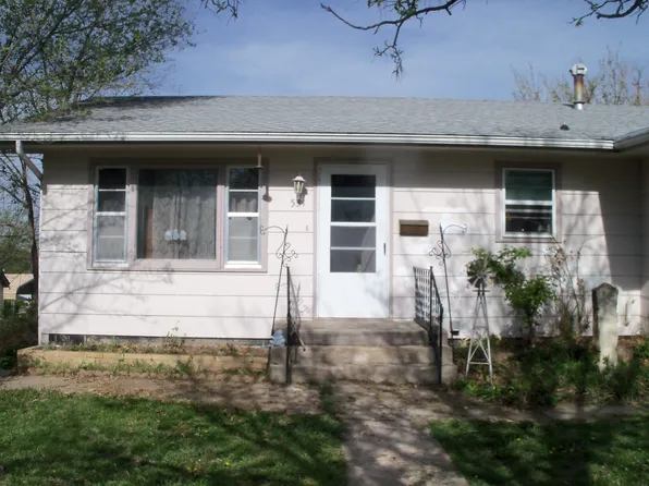 531 1st St, Phillipsburg, KS 67661