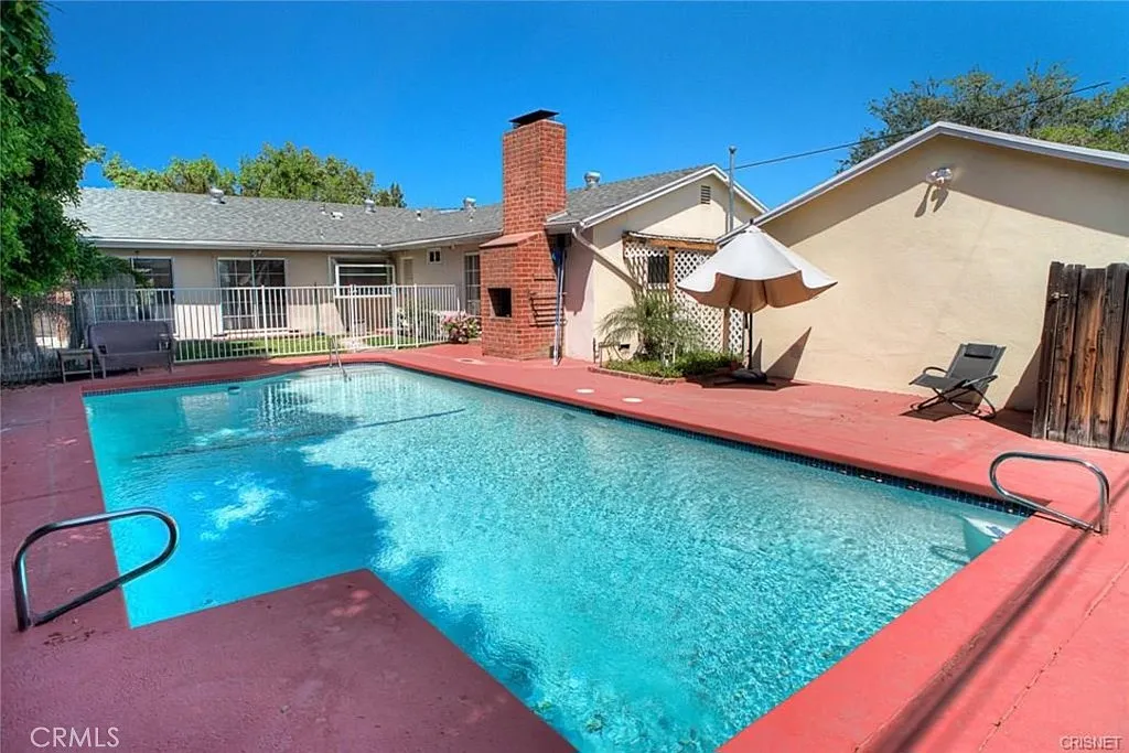 4 bed, 2000 sqft, $6,000 — Photo 2