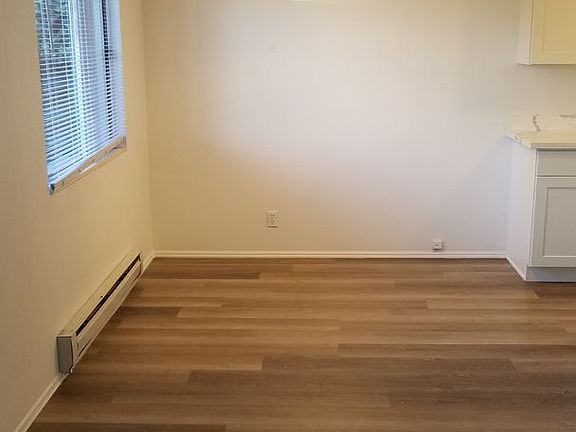 4th image of 9258 Greenwood Ave N APT 1