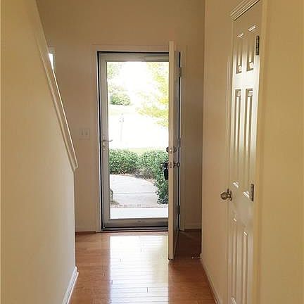 3rd image of 5116 Silverbrook Dr