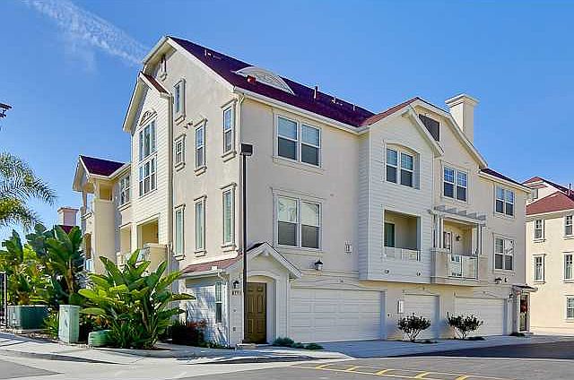 2nd image of 805 Harbor Cliff Way Unit 207