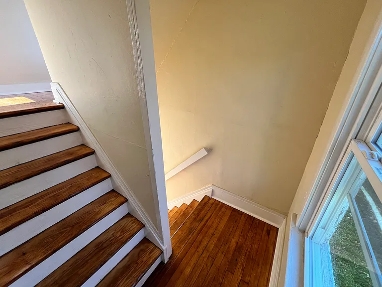286 Potomac Ave — Photo 2