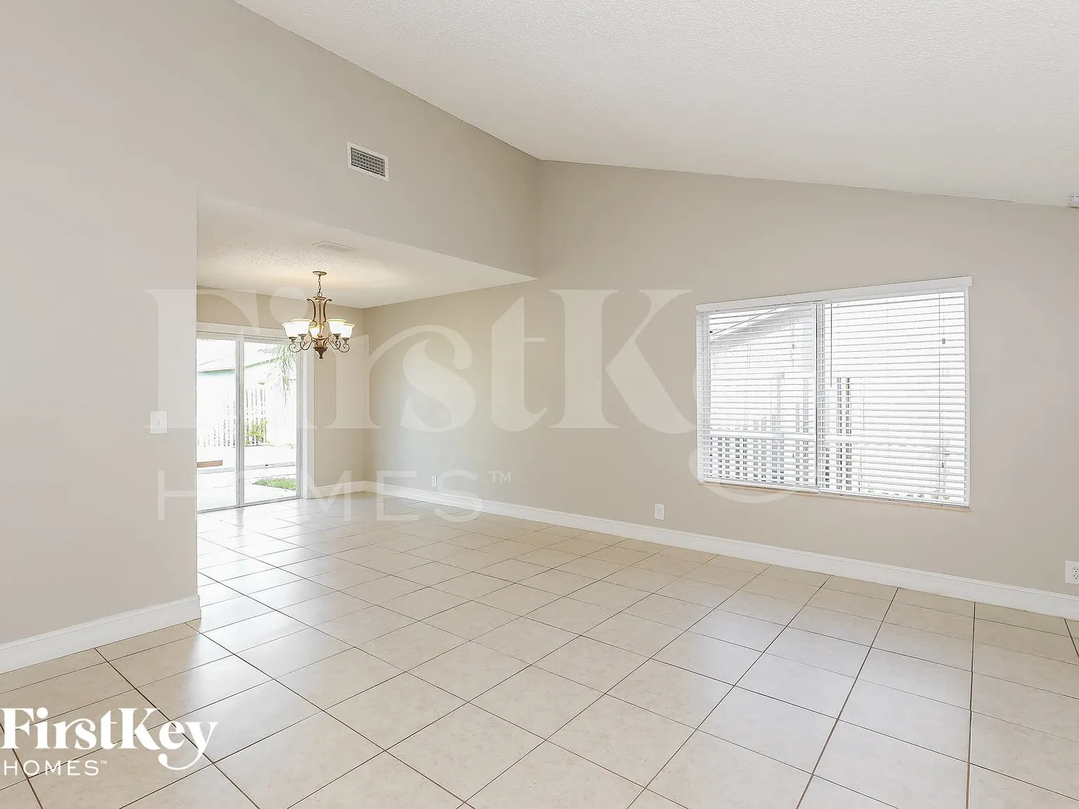 3 bed, 2.0 bath, 1512 sqft, $3,310 — Photo 2