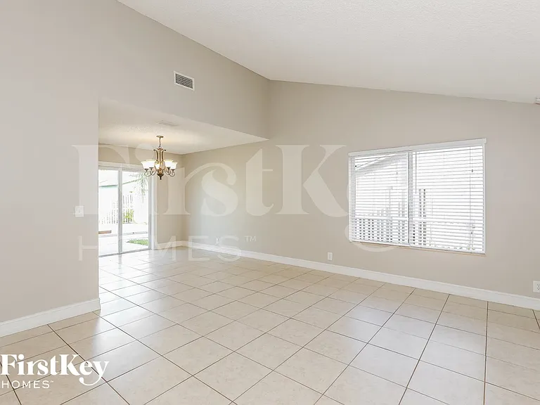 2366 NW 110th Ter — Photo 2