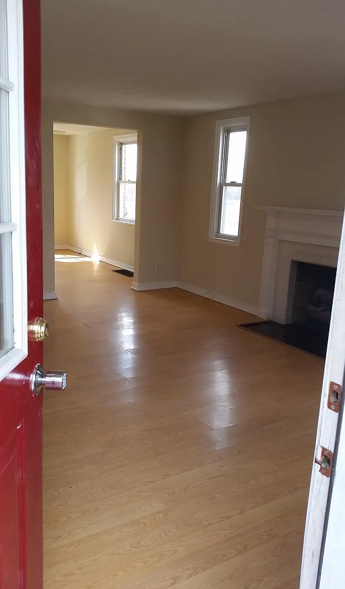 3 bed, 1056 sqft, $1,500 — Photo 2