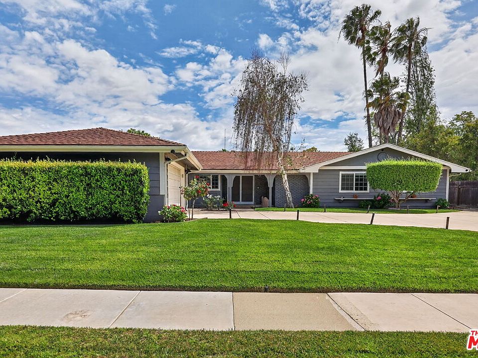 1st image of 212 E Avenida De Los Arboles