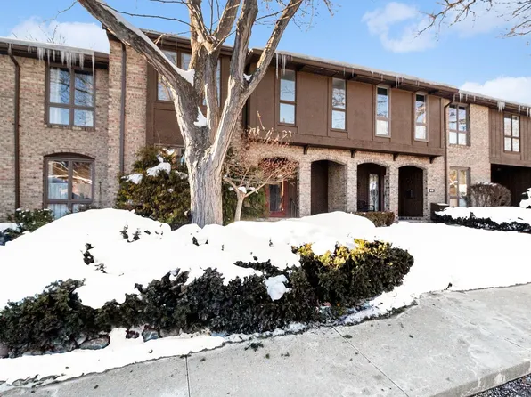 654 Greenhills Dr, Ann Arbor, MI 48105