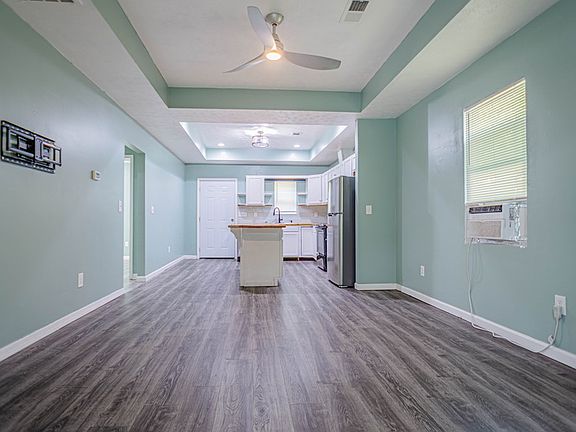 4th image of 1800 40th St