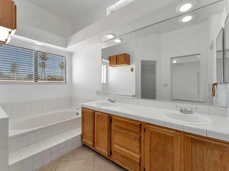 2560 Silver Shadow Dr — Photo 24