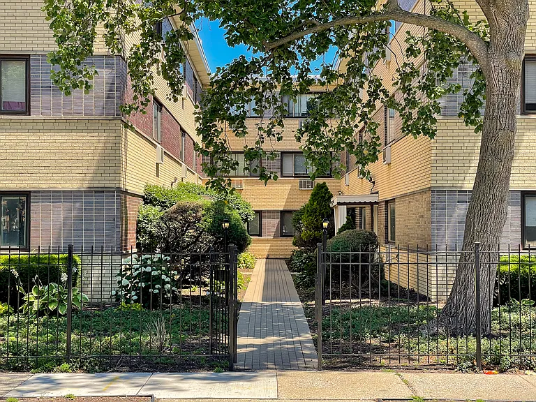 4327 N Kedvale Ave #207 — Photo 9