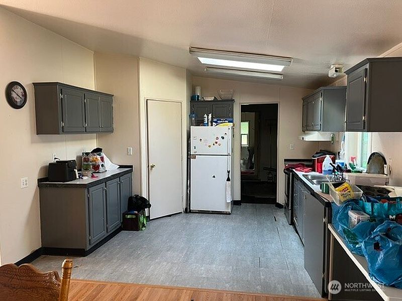 3rd image of 24919 Hoehn Road