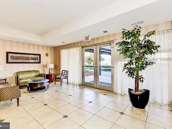 5th image of 4800 Chevy Chase Dr APT 203