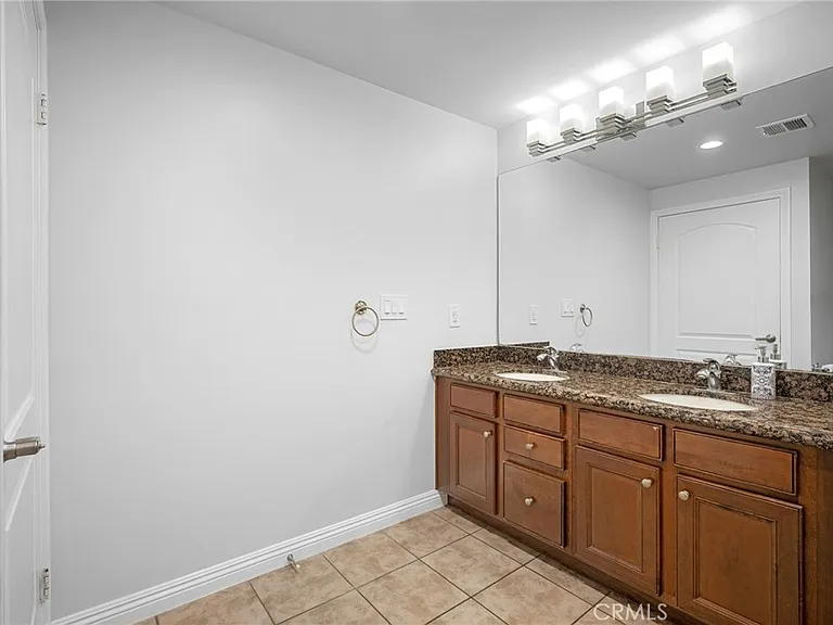 6800 Corbin Ave — Photo 19