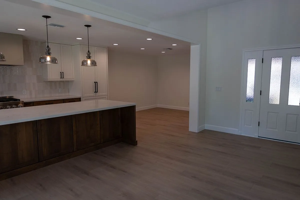 3 bed, 2.5 bath, 2510 sqft, $7,950 — Photo 4