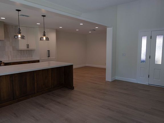 4th image of 1552 Brentford Ave