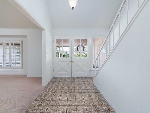 2nd image of 148 Ventana Ct
