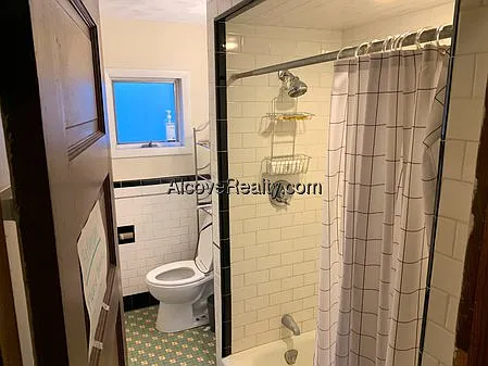 3 bed, 1.0 bath, $3,900 — Photo 4