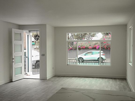 4th image of 11077 Emelita St