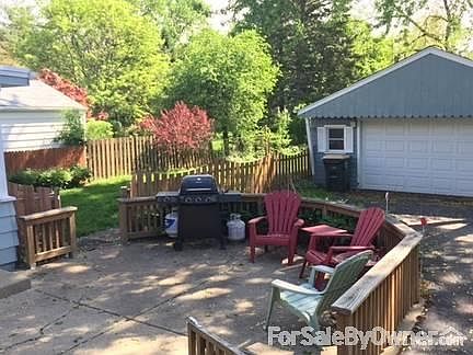 2nd image of 619 N Hickory Ave