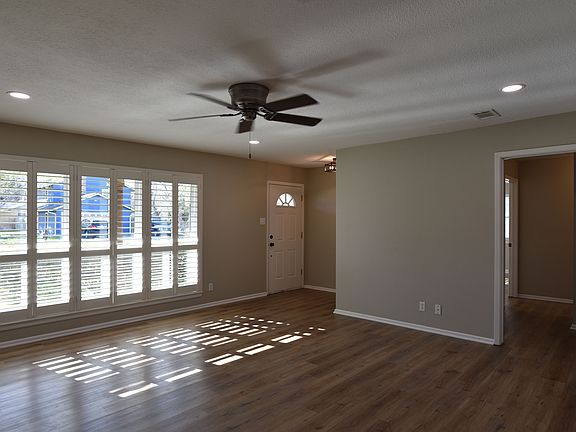 4th image of 218 Parkview Blvd
