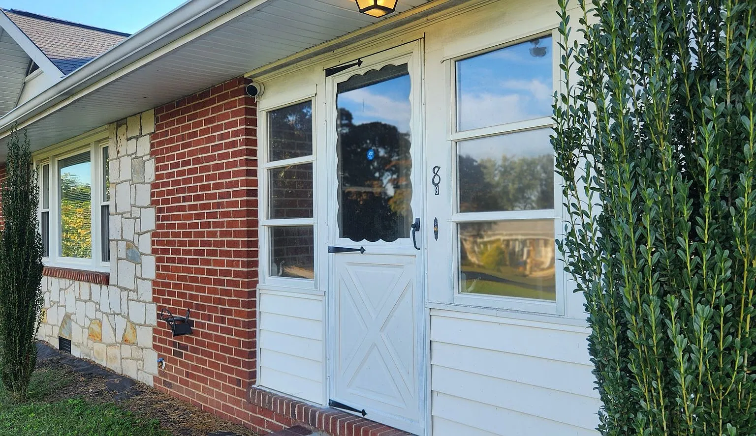 Charming Rambler with 2 Primary Suites! — Photo 1