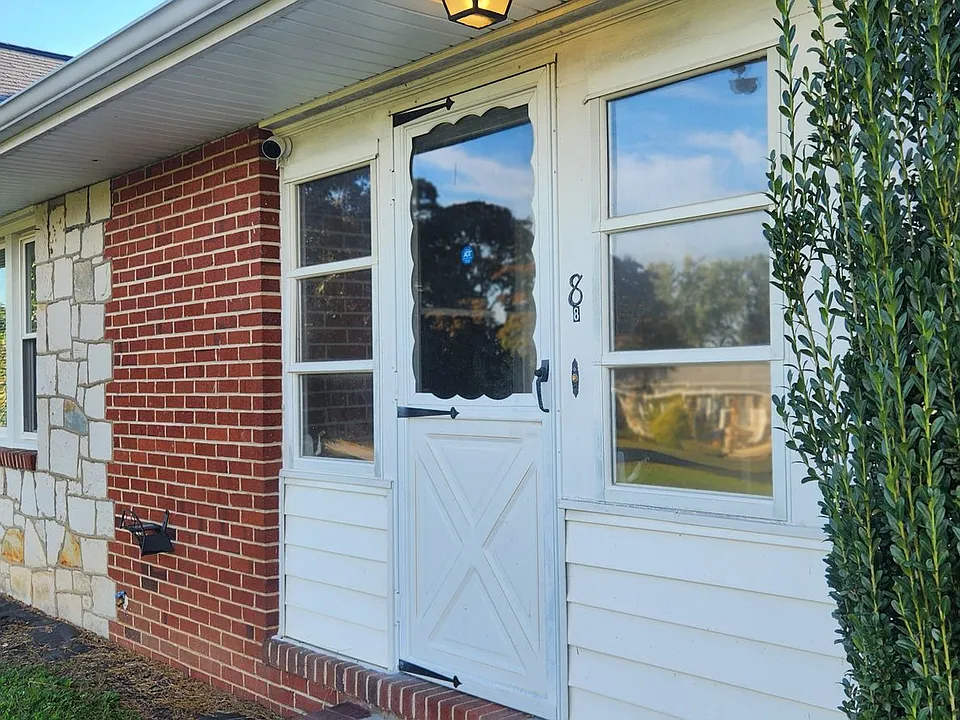 8 Fairfax Cir