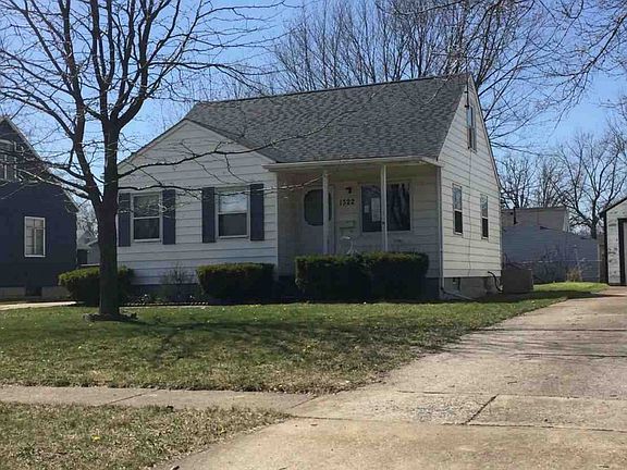 4th image of 1322 Maple Dr