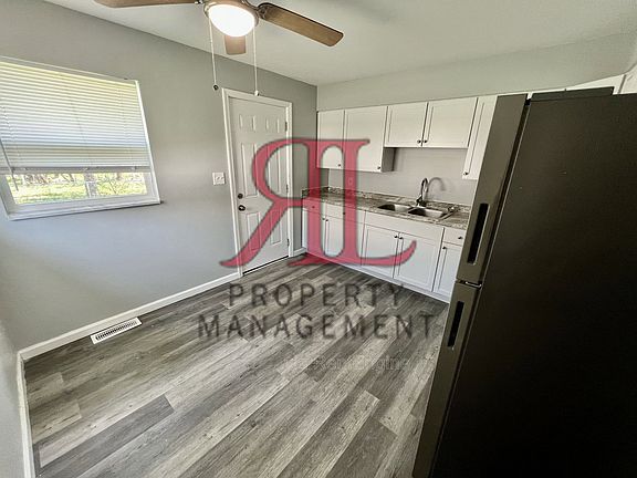 3rd image of 2980 Reis Ave