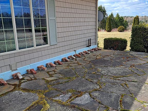 2nd image of 326 Caribou Lake Rd