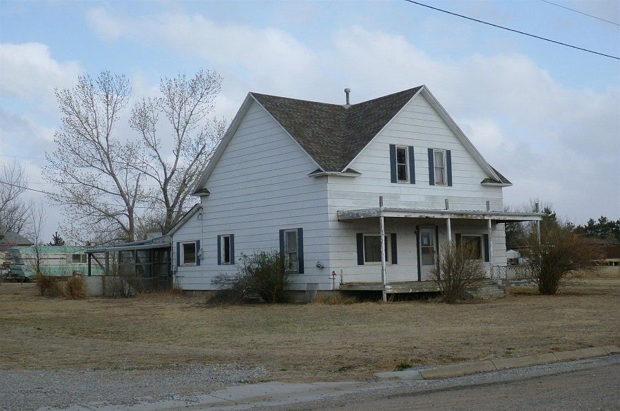 2nd image of 210 S Walnut