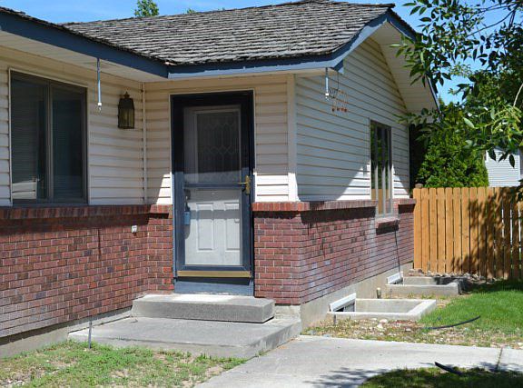 2nd image of 3149 Old Castle Ln