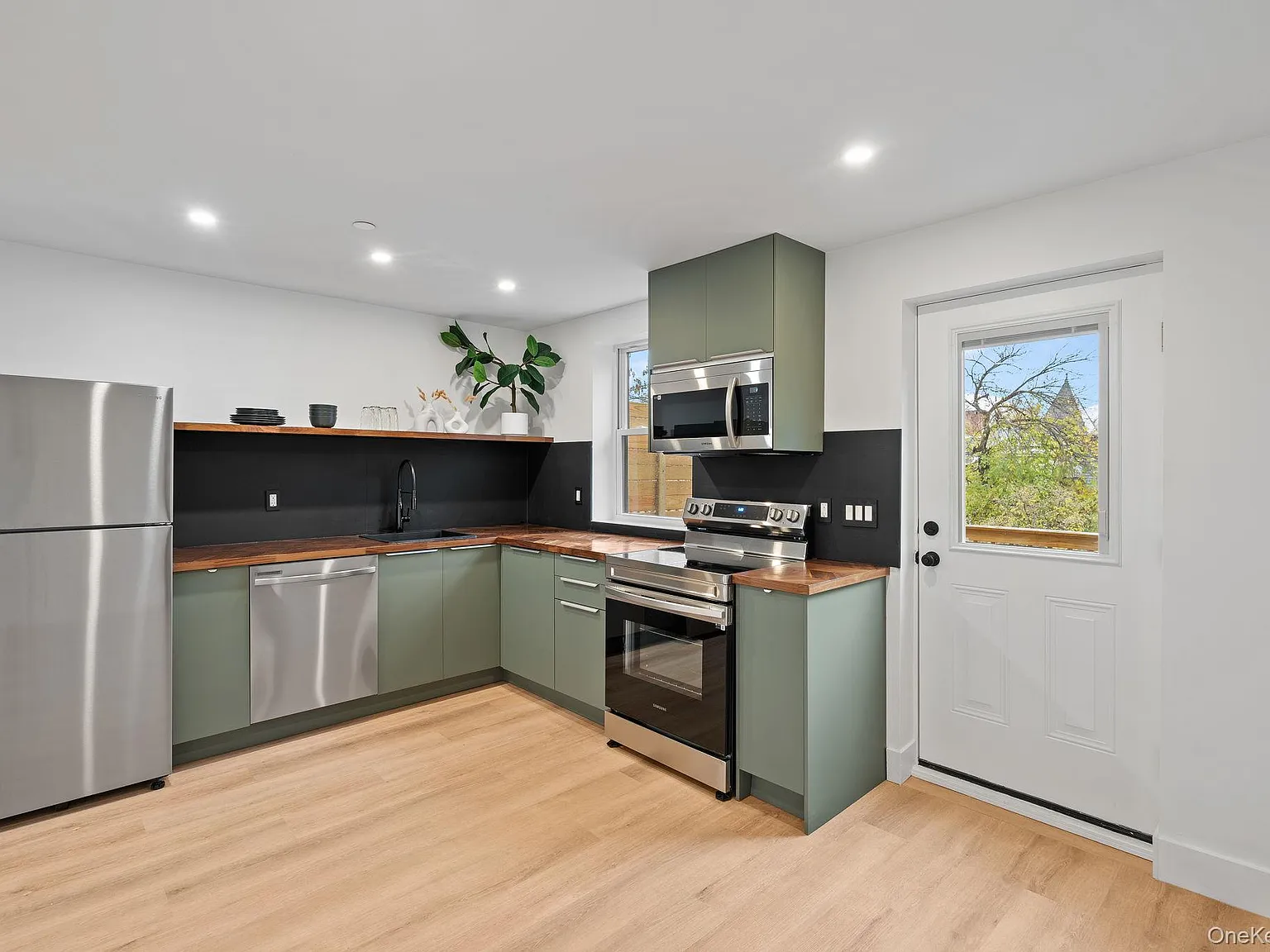 2 bed, 1.5 bath, 1670 sqft, $2,600 — Photo 4