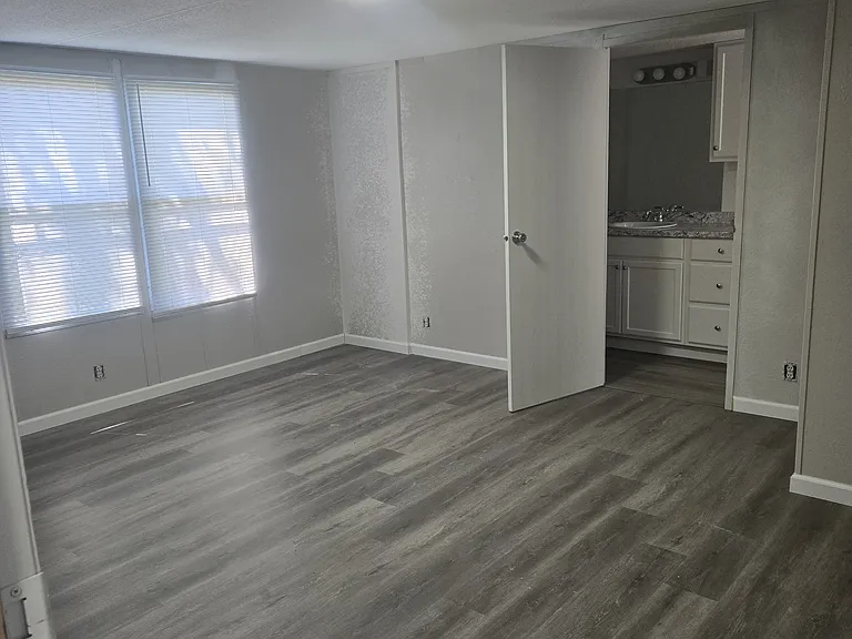 2000 S Burleson Blvd #15 — Photo 8