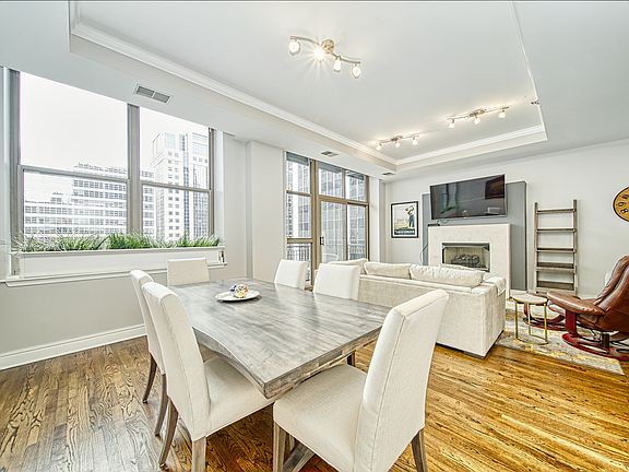 5th image of 212 W Washington St APT 1709