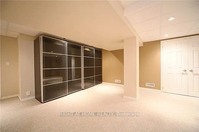 580 Taplow Cres — Photo 14