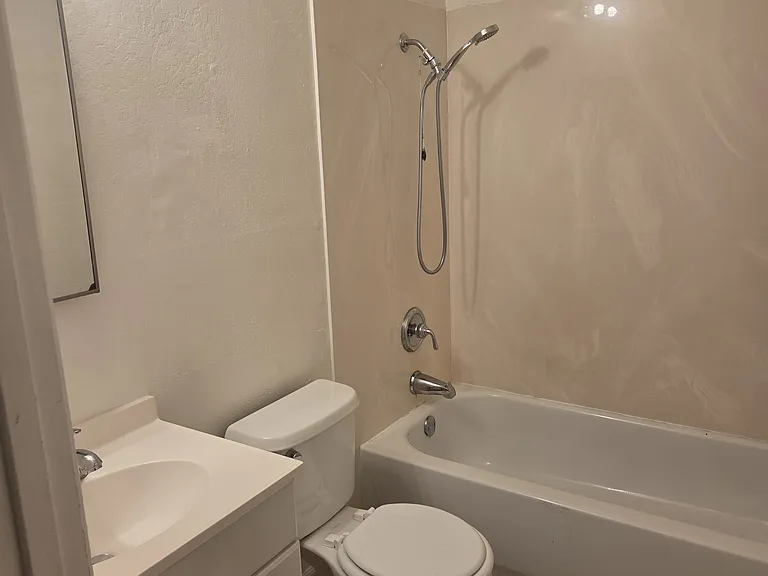 1300 Sycamore Dr #1 — Photo 9