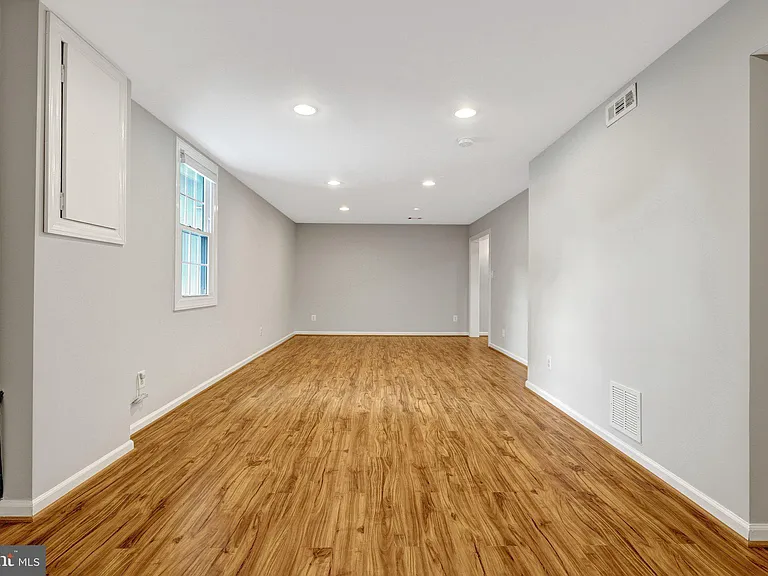 8995 Parliament Dr — Photo 52