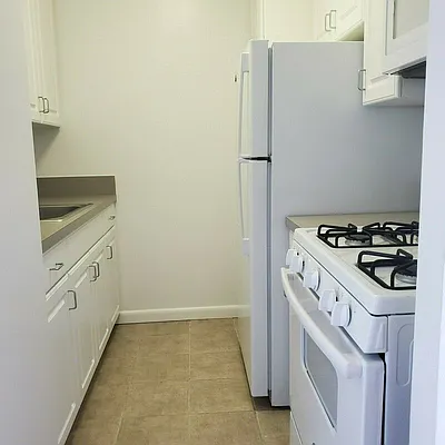 Rented by Manhattan Realty Group | media 12