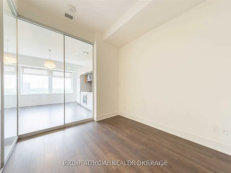 111 Saint Clair Ave W #1023 — Photo 4