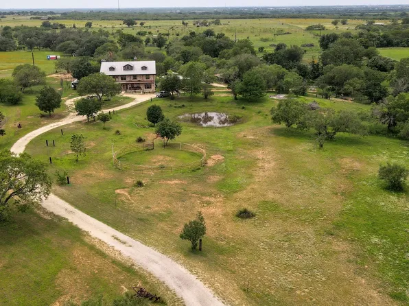 8389 E E Loop 1604 S, Adkins, TX 78101