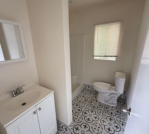 5th image of 4922 Slauson Ave #A