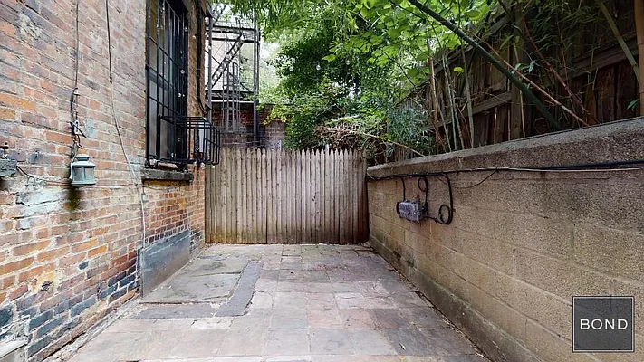 Rented by Bond New York | media 66