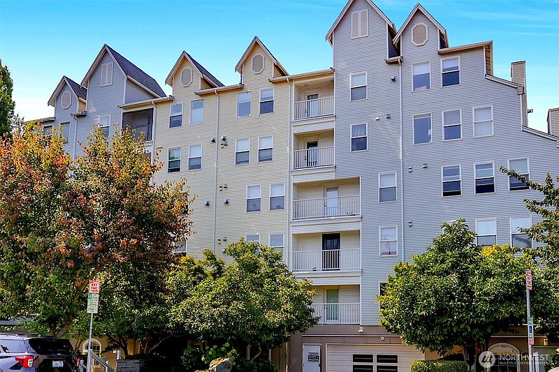 3rd image of 2522 Rucker Avenue #303