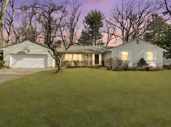 55 Knollwood Cir, Longmeadow, MA 01106